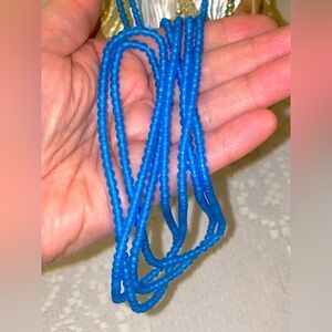 Vibrant Blue Beaded Necklace (Vintage. Glass beads)